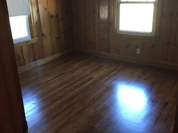 3rd image of 127 E Woodrow St #B
