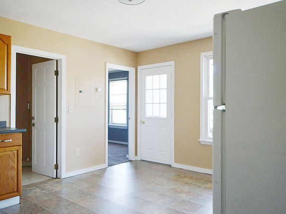 4th image of 223 Mechanic St #3L