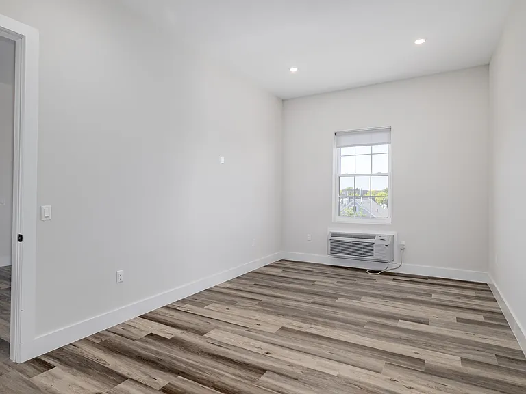 196 Dayton Ave #402 — Photo 4