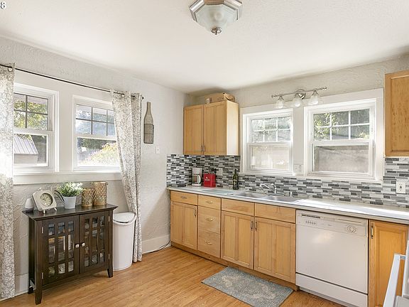5th image of 3201 Drummond Ave