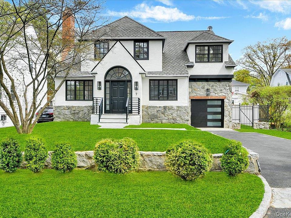 1st image of 7 Fernwood Avenue