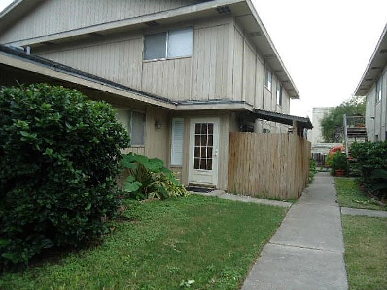 First floor entry, 2 story