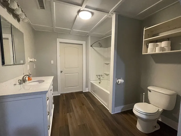 124 Camelot Trl — Photo 5