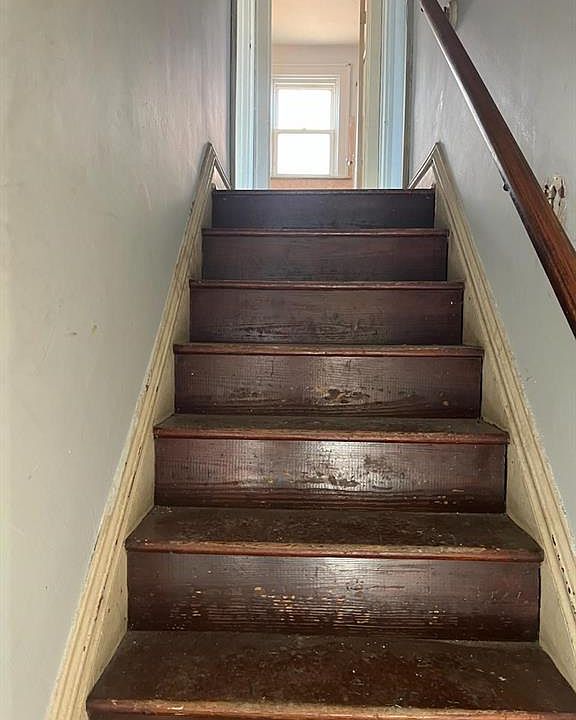 2nd image of 4853 Lee Ave