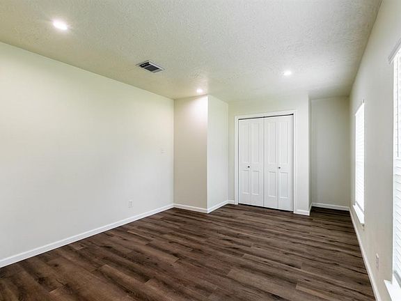 5th image of 9646 Springview Ln