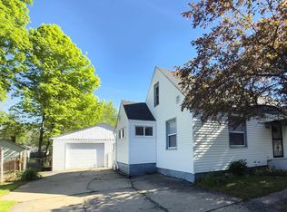 620 Wayne Dr, Machesney Park, IL 61115