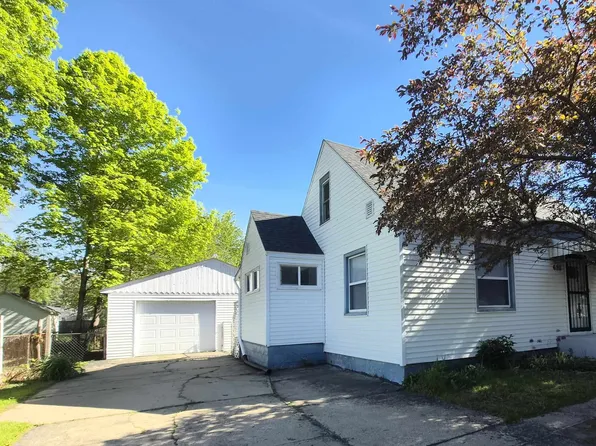 620 Wayne Dr, Machesney Park, IL 61115