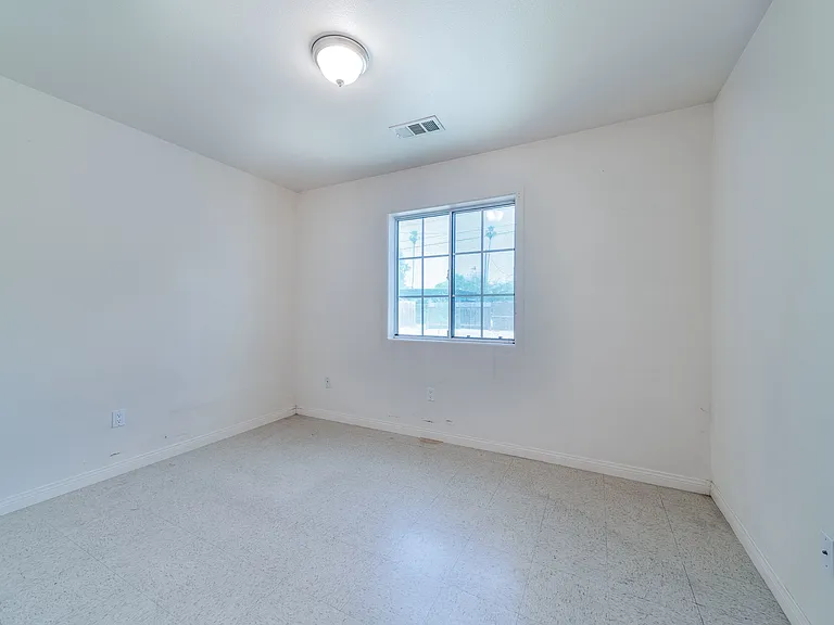 730 Pine Ave — Photo 15