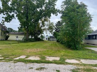 212 E 1st St, Staunton, IL 62088