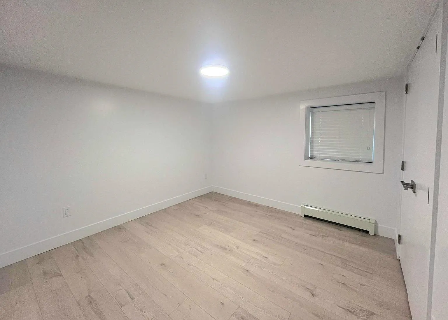 2 bed, 670 sqft, $2,300 — Photo 3