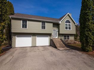W260 Vista Dr, Oconomowoc, WI 53066