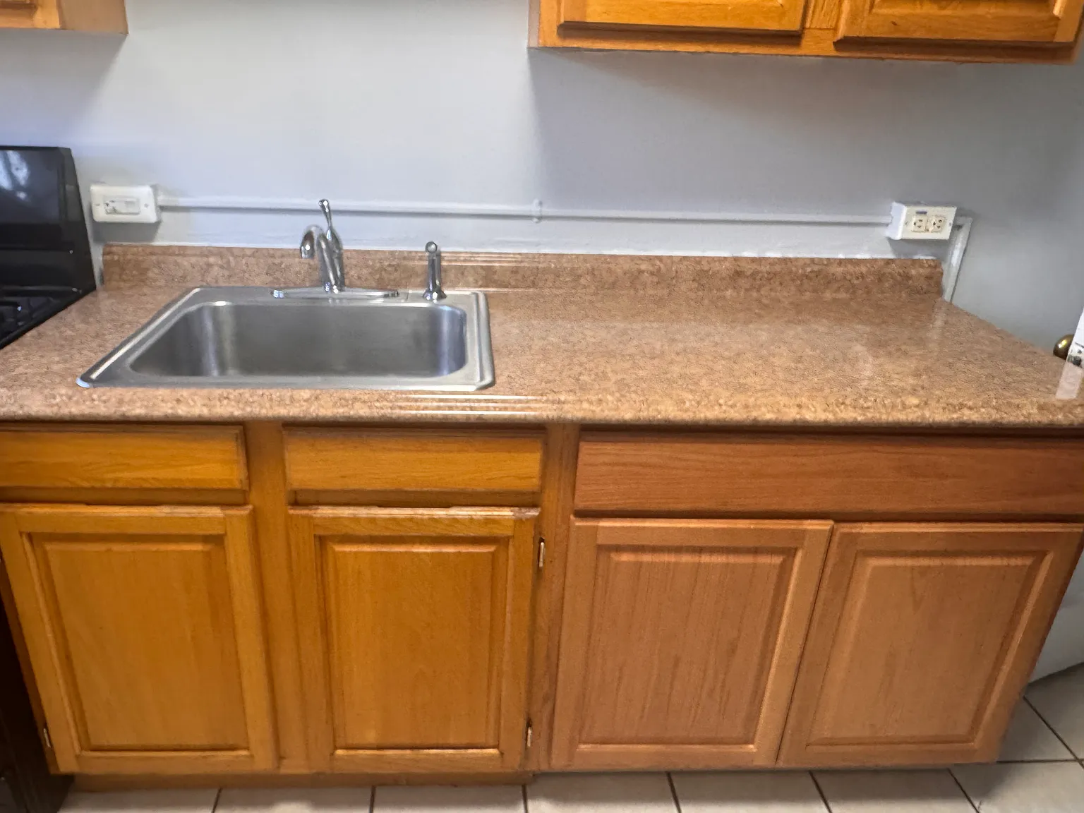 3 bed, 1024 sqft, $2,100 — Photo 2