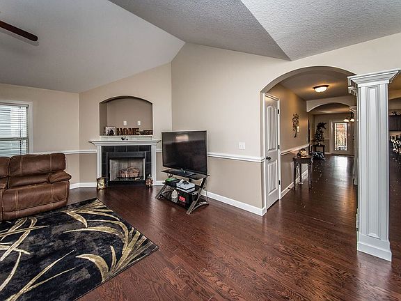 5th image of 214 Heritage Creek Dr