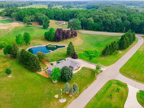 4th image of 60 Penner Dr