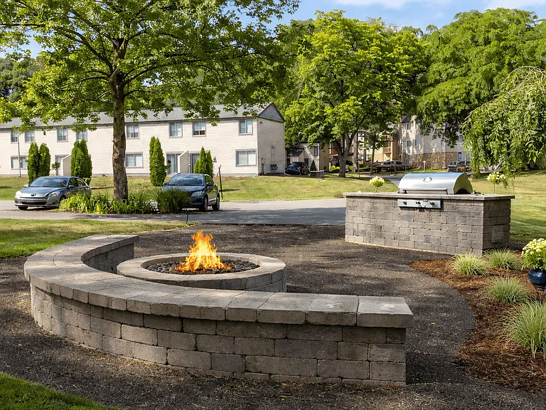 Foote Hills Apartments - Grand Rapids, MI — Photo 30