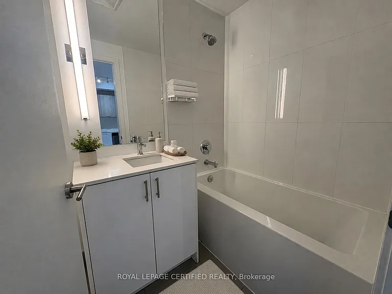180 Veterans Dr #307 — Photo 16