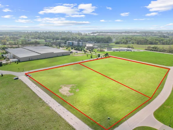 12 Frenchtown Center Dr, Monroe, MI 48162