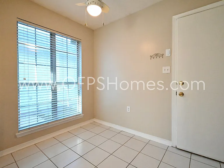 636 Emerald Ln — Photo 7