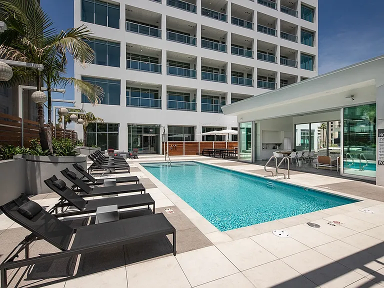 200 West Ocean Pool