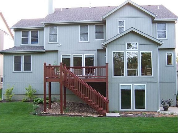 Windows to gaze at beautiful backyard