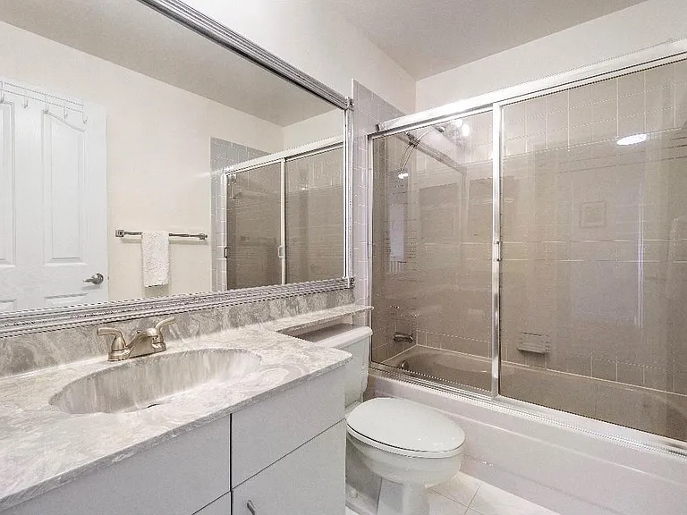6165 NW 77th Pl — Photo 18