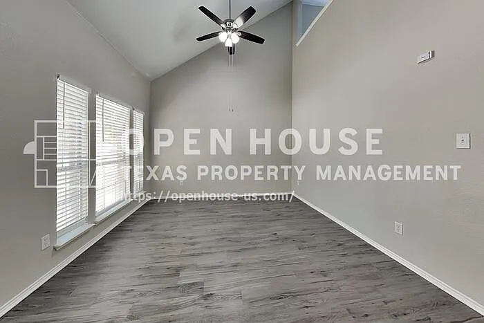 4 bed, 2.5 bath, 2527 sqft, $2,590 — Photo 3
