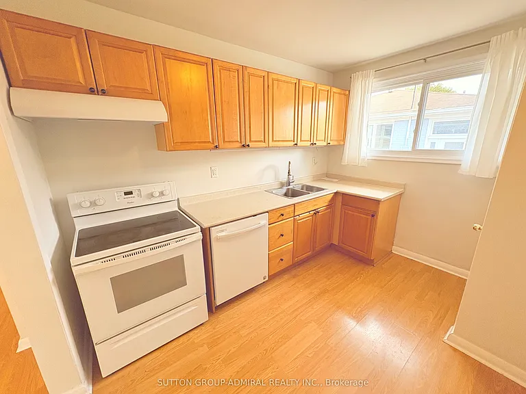 319 Dovedale Dr — Photo 7