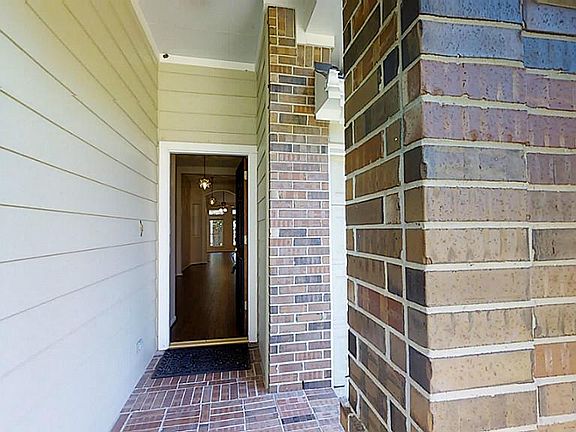 3rd image of 5017 Falls Cir