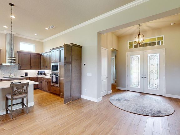 5th image of 418 Bourganville Dr