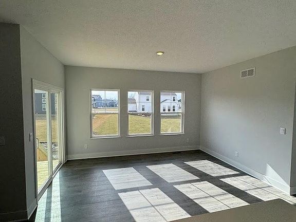 3rd image of 529 Brayshaw Dr