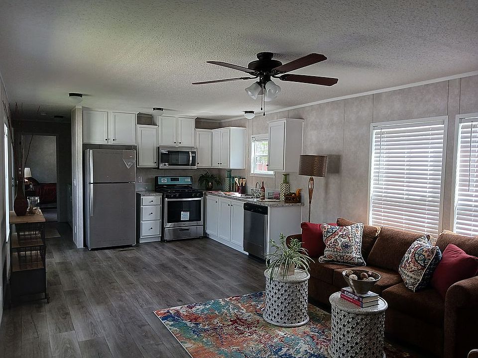 2nd image of 152 Irvingwick Dr E #35