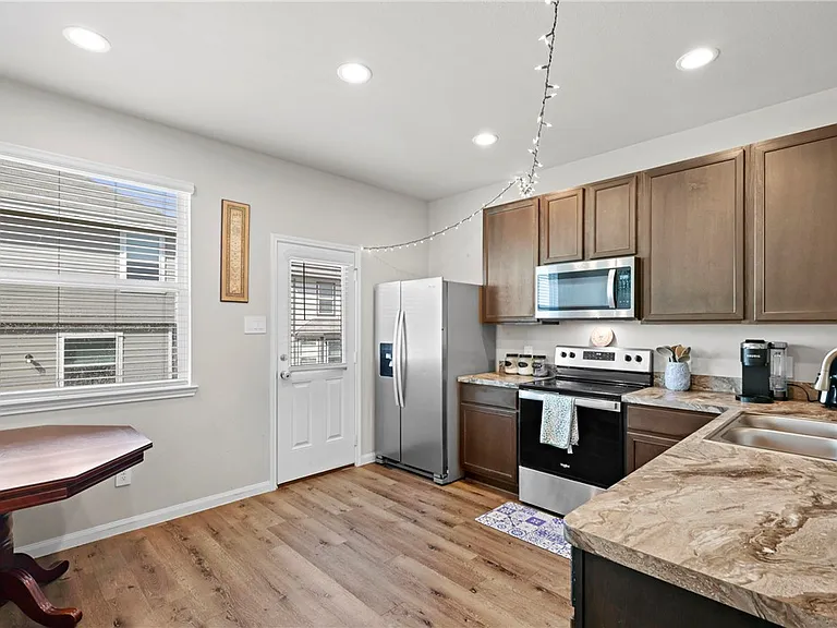984 Rice Dr — Photo 4
