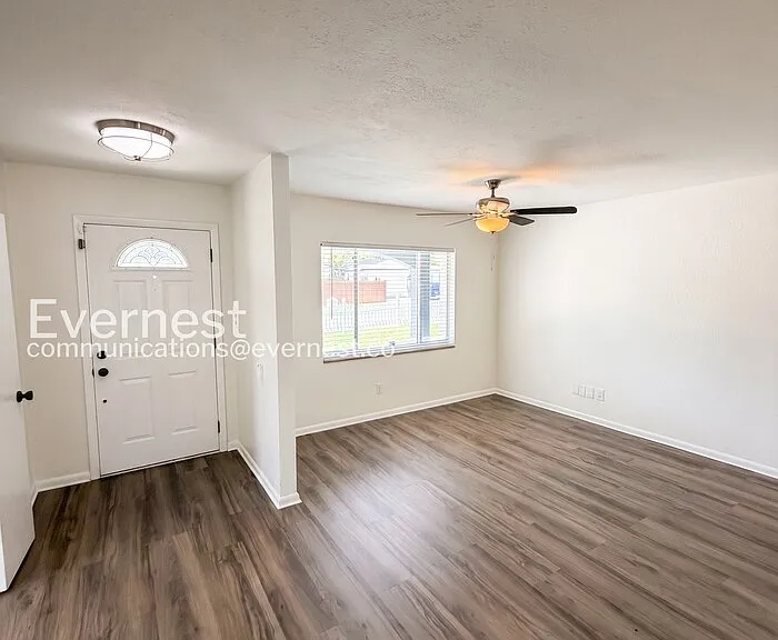 1915 W Orient St — Photo 9