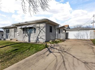 42 24th Ave SW, Cedar Rapids, IA 52404