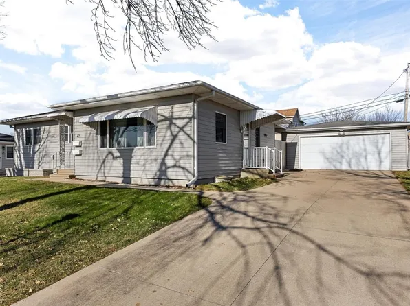 42 24th Ave SW, Cedar Rapids, IA 52404