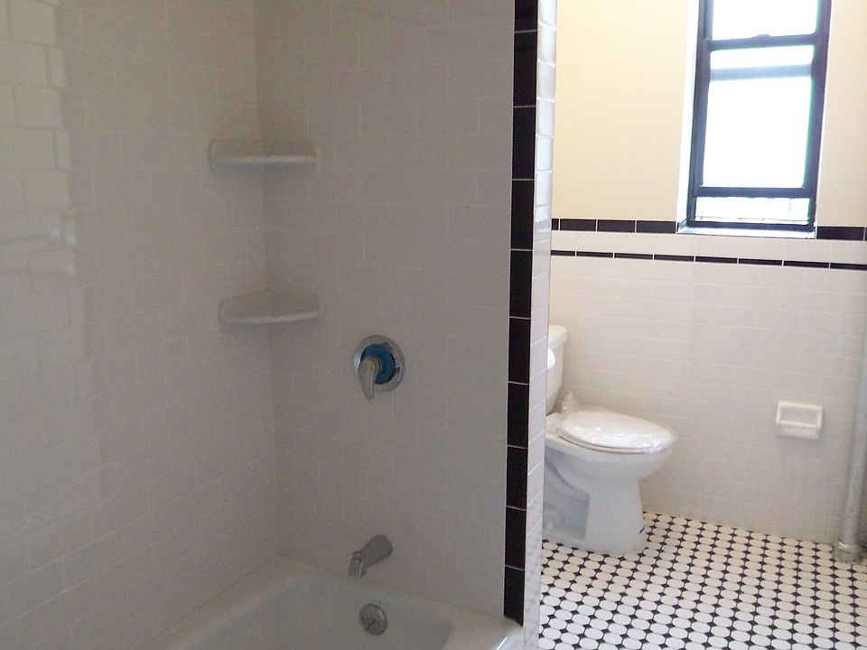2nd image of 1544 Walton Ave APT 2D
