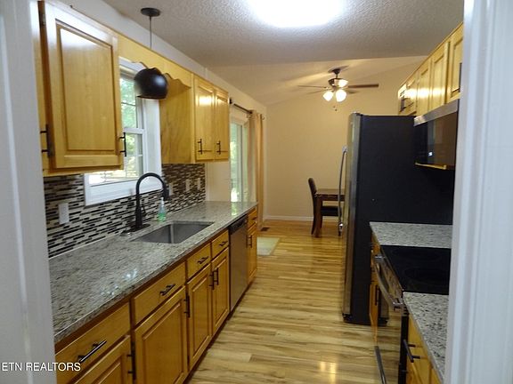 4th image of 61 Calloway Dr