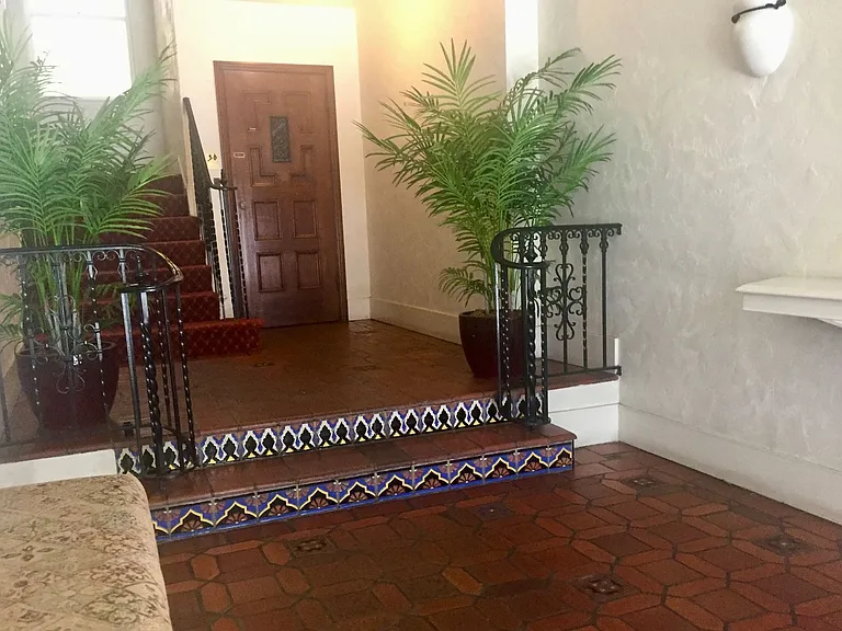 2290 Francisco St — Photo 3