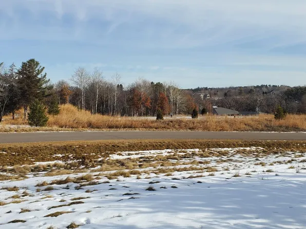992 Moon Glow Rd, Hudson, WI 54016