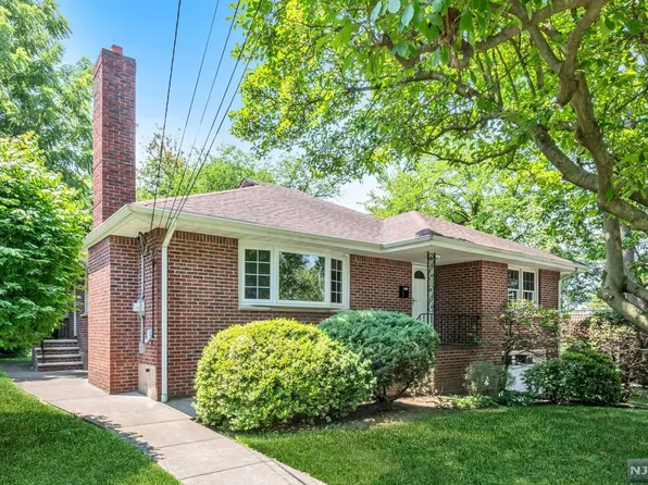 104 Christie St, Leonia, NJ 07605