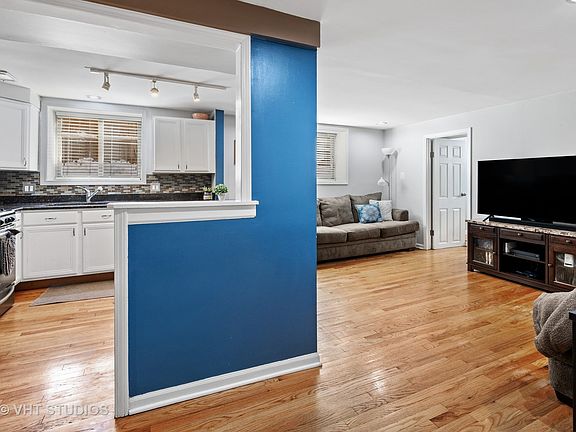 5th image of 1516 W Rosemont Ave #G