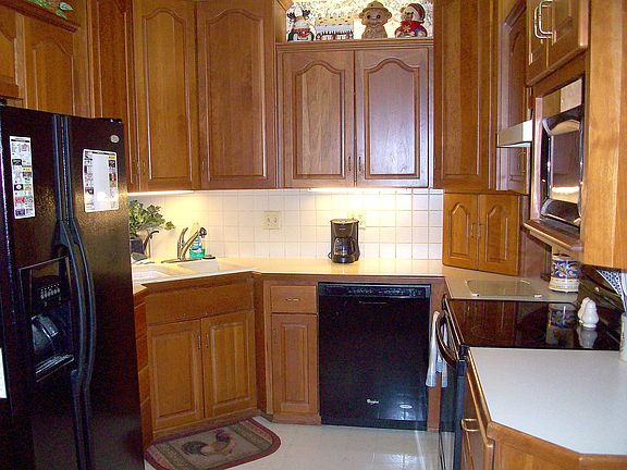 Kitchen w/appliances