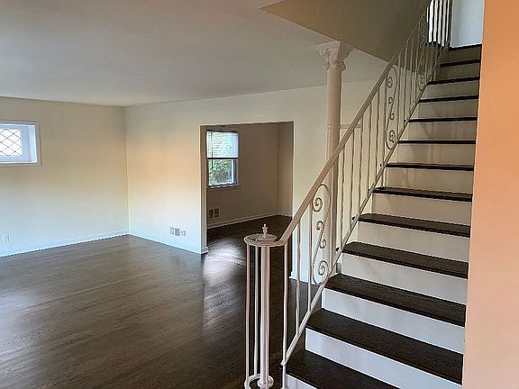 5th image of 14 Dogwood Dr