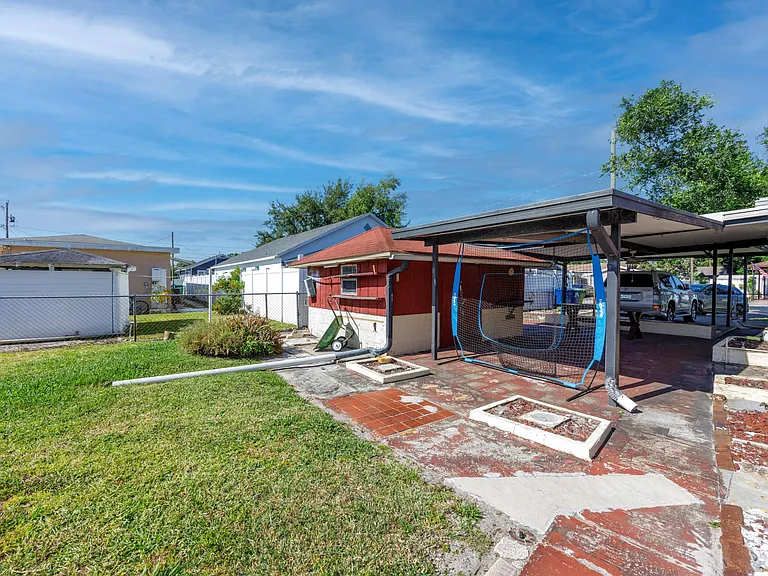 2524 W Leroy St — Photo 31
