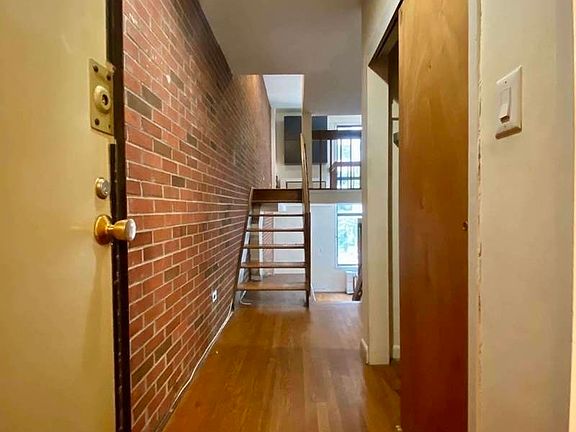 4th image of 153 E 88th St #2D