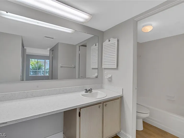 1830 Maravilla Ave #806 — Photo 24