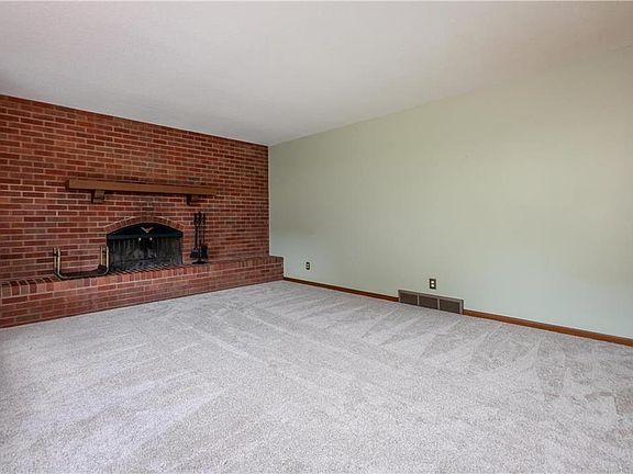 4th image of 7114 Haskell Ave