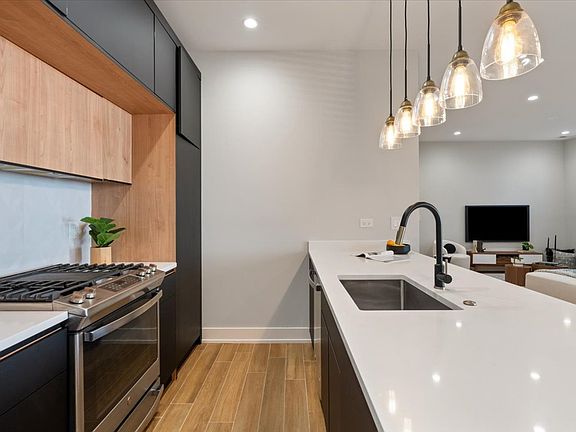 4th image of 3653 W Barry Ave #1W