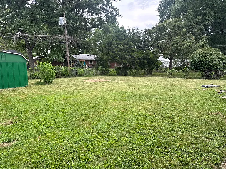 242 Royce Dr — Photo 12