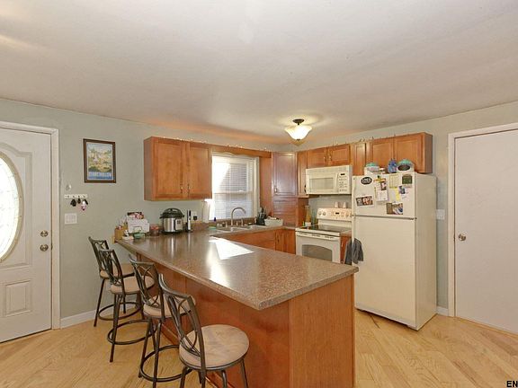 5th image of 6 Glenbrook Dr